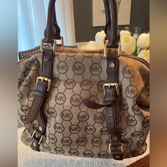 Gorgeous Michael Kors bag - Picture 2 of 9